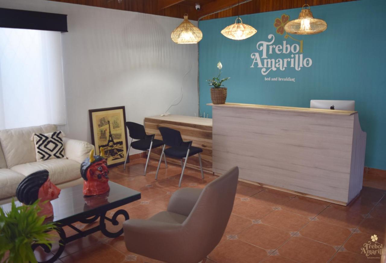 Trebol Amarillo Bed & Breakfast Эскасу Экстерьер фото