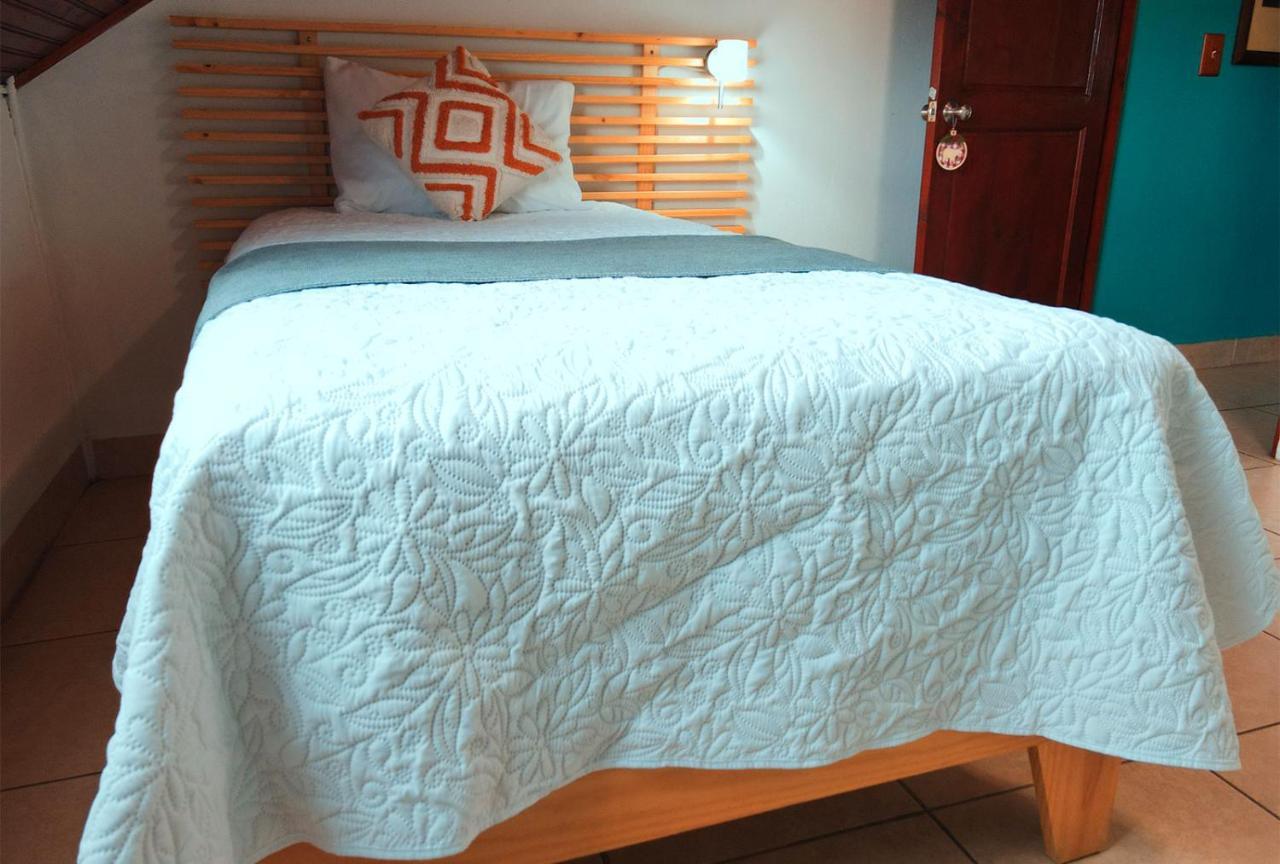 Trebol Amarillo Bed & Breakfast Эскасу Экстерьер фото