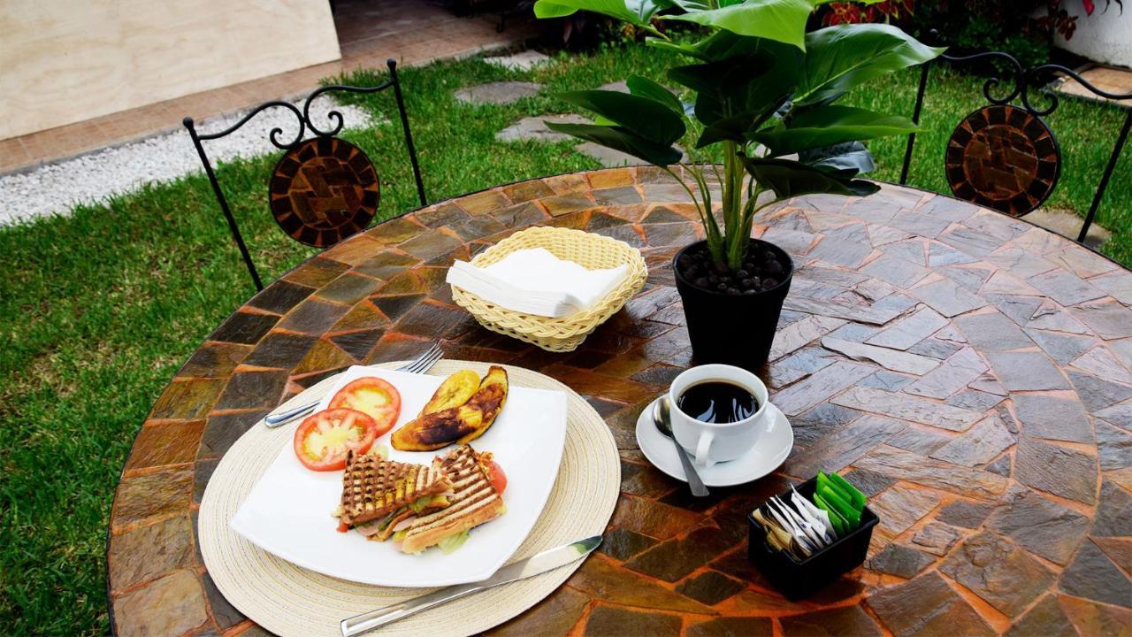 Trebol Amarillo Bed & Breakfast Эскасу Экстерьер фото