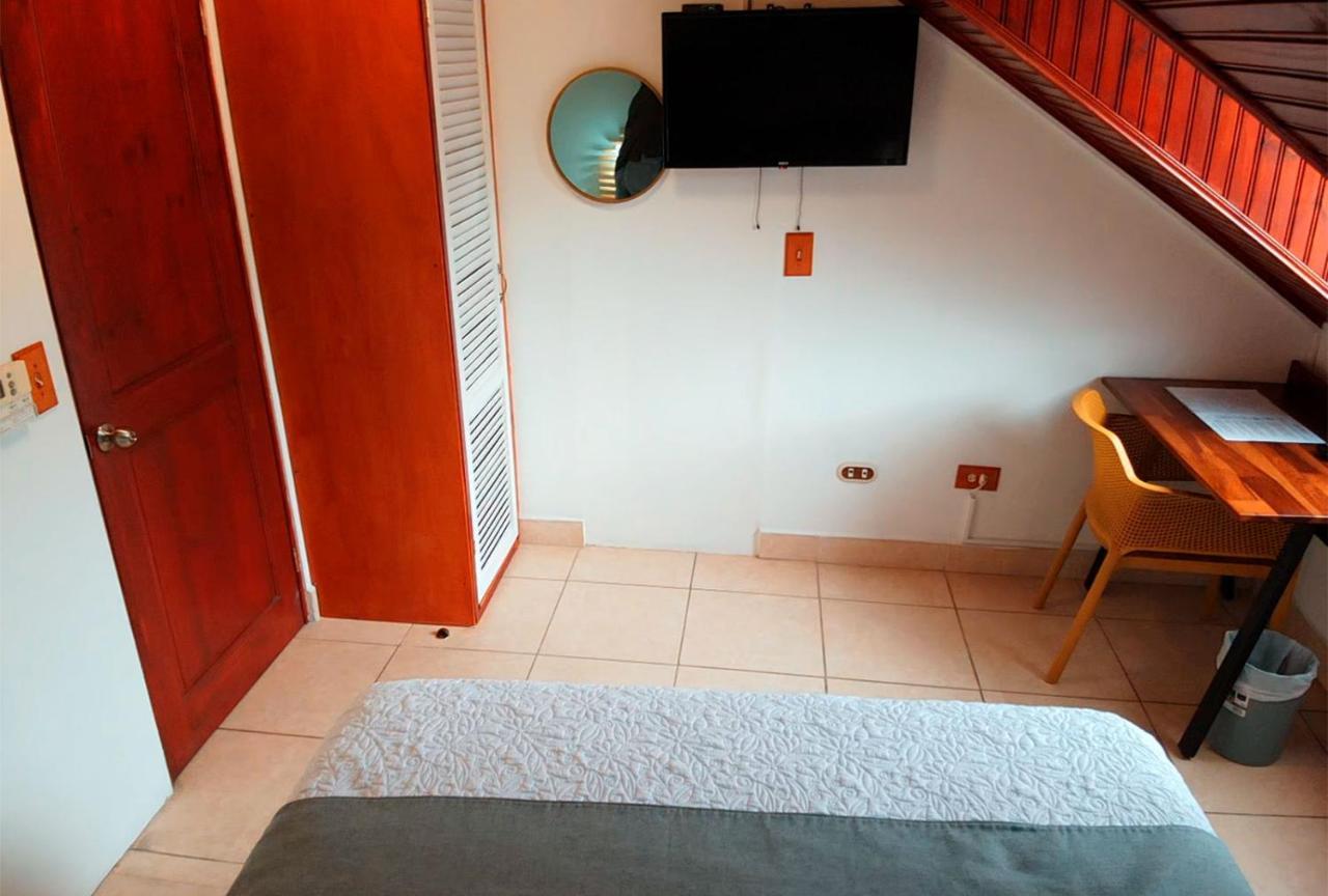 Trebol Amarillo Bed & Breakfast Эскасу Экстерьер фото
